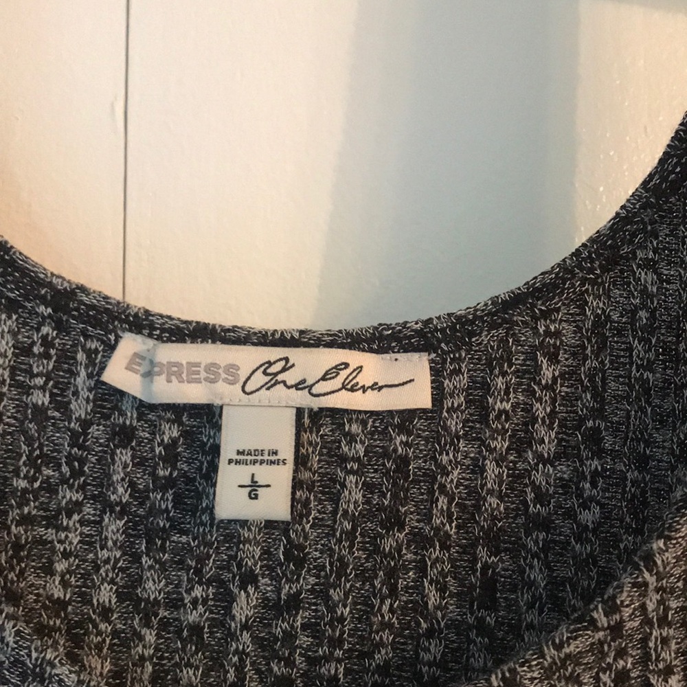 Express crop top - Picture 2 of 3